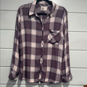 Cozy Plaid Button-Down Shirt in Purple and White. Size - Large